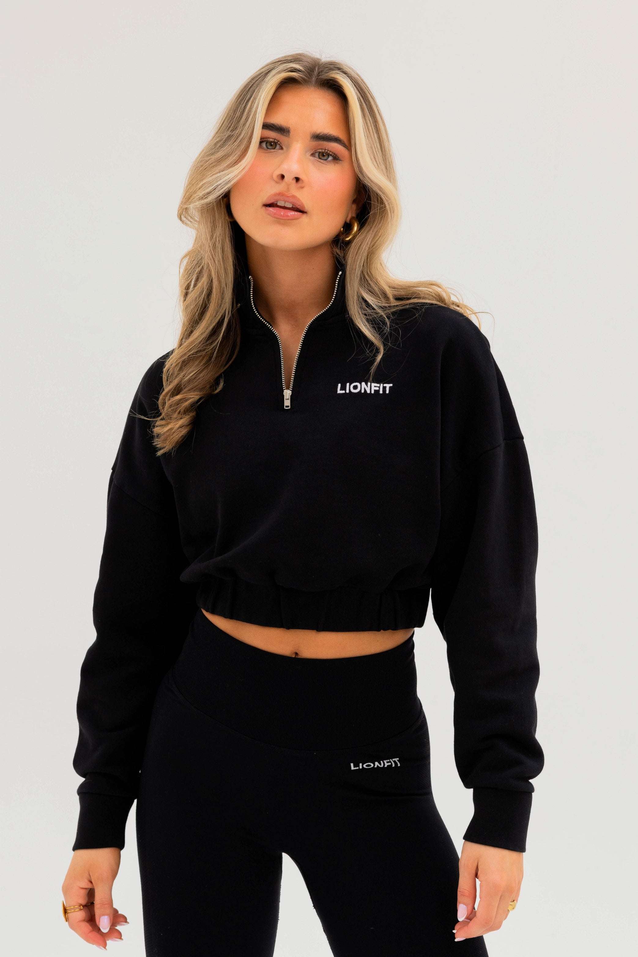 Kion Cropped Halfzip Top Black- Lionfit