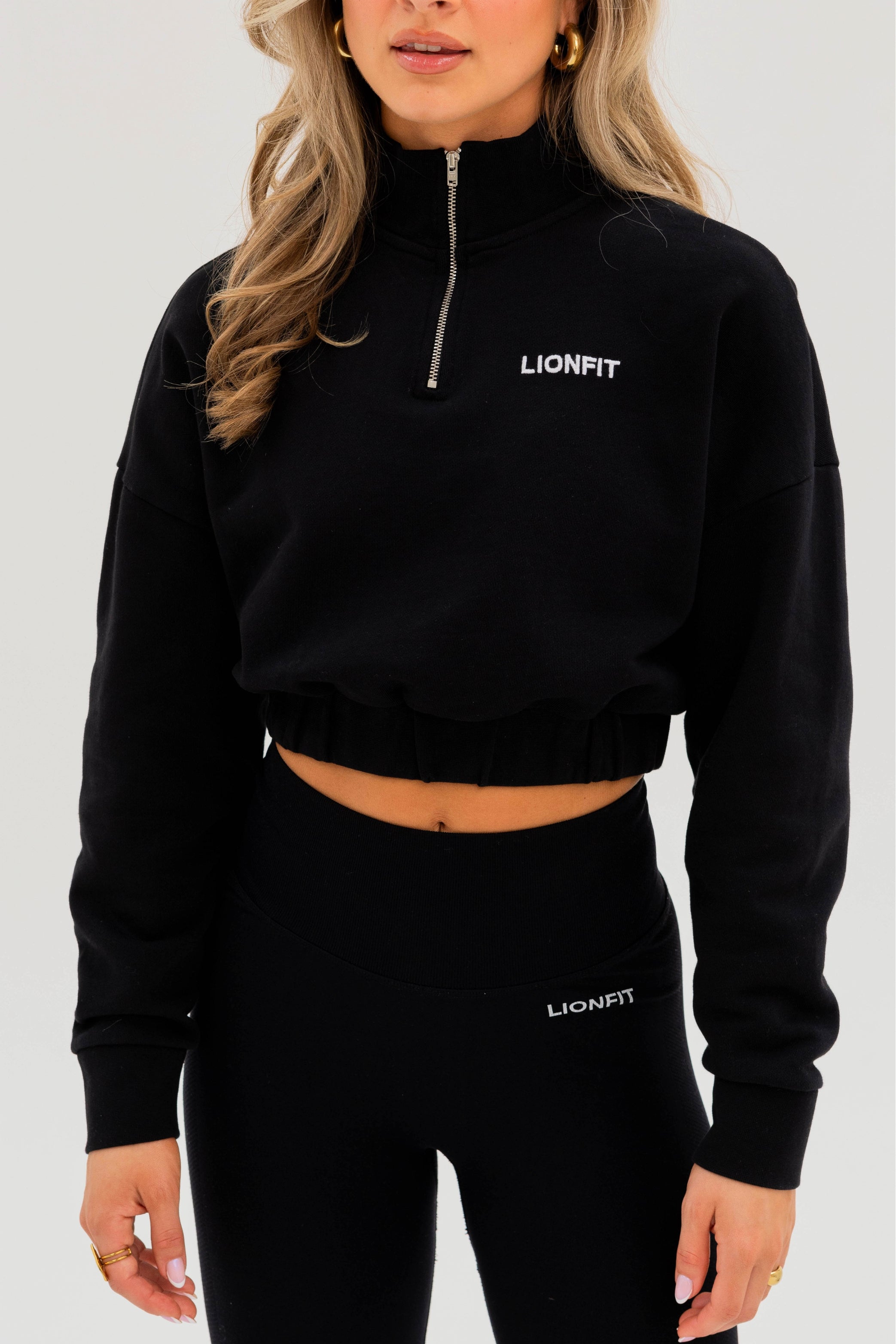 Kion Cropped Halfzip Top Black- Lionfit