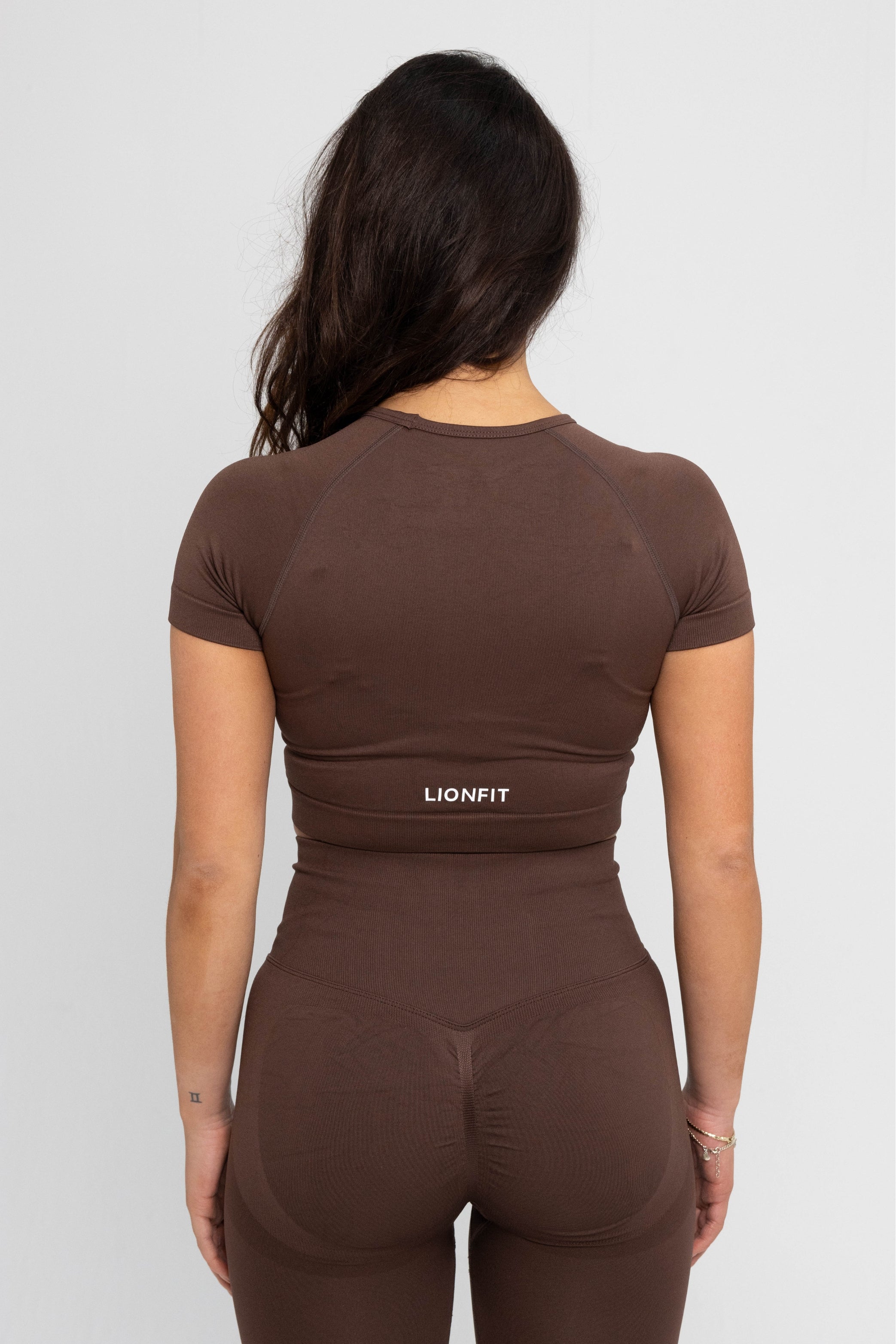 LIONFIT NALA SEAMLESS SHORTSLEEVE TOP BROWN 