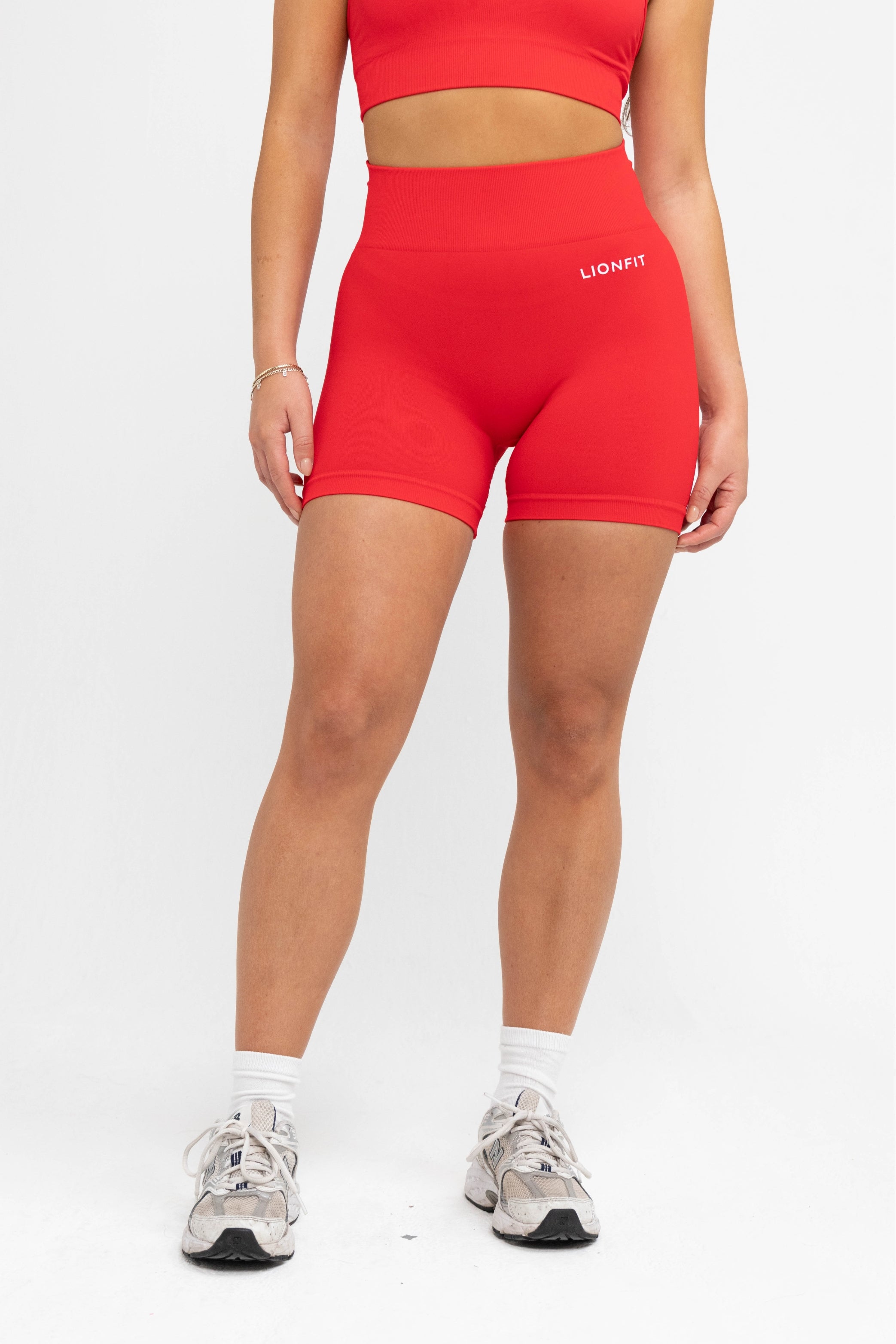 LIONFIT ZIRA SHORTS RED 